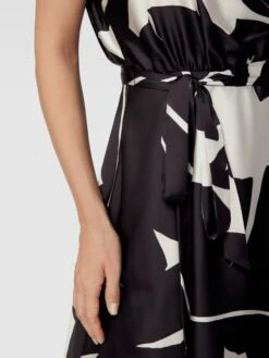 Swing Cocktailkleid Mit Allover-Muster - Schwarz -ModeKönig Verkäufe 613kiha868r30hqj6kskigaj891kkl9j84o3alak68p44khl6d246kab61a42iij99akce1l6kp4sl2ia8o32eb374qm8p9gc8r3ed1k6cqj4eb5chi36d1nc5ij2c9l70rm4e8