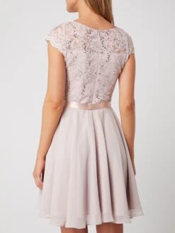 Swing Cocktailkleid Aus Floraler Spitze Und Chiffon - Rosa -ModeKönig Verkäufe 6l8jcha36co30ihm6d8j2gaaad0jgcpk61634h9i8h9jcgic955l0g9o9lb46la48gpjik2695a4me1oad3j4opgcosjgd1l6hj62chkcgq32e9hchhj4ob6cgp3gp1l64pjge0