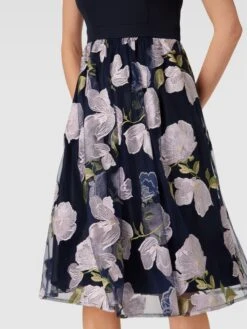 Christian Berg Cocktail Cocktailkleid Mit Floralem Muster - Marineblau Meliert -ModeKönig Verkäufe 88qlagqda1656gic618kidaf9p54qc2575458ci6al1jee2h8lb4oh28756ksiim8p536d1g6p64cki2893m8c9g71j3cchh64s64p9k6tgm6ohic9h36p9jclj38pj368sjep8