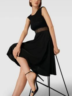 V.M. Cocktailkleid Mit Spitzenbesatz - Schwarz 7 V.M. Cocktailkleid Mit Spitzenbesatz - Schwarz -ModeKönig Verkäufe 99a3ig9i8p136dqe6t54acq88oplci1k6t3j0jik9csk6hq58h9l6hi76554gdam98q38l2164skki1l9go66ohk69ij2o9gcdgmad1k6sojcob270rm8cpn6cq32ohg6cp68cg