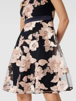 Christian Berg Cocktail Cocktailkleid Mit Taillenpasse - Marineblau Meliert -ModeKönig Verkäufe 9cs58l25a90j0ihkal6kcc9j9h64cgpmadb30jpi9d844hq46p4laj1hal1l2jam8oskuja899akmjpi9d3jgo9mcks62pj26co3ap1k60sm6e9o65im4p1k6kr32cb369i30e0