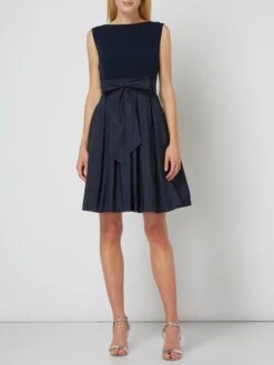 Swing Cocktailkleid Mit Fixiertem Gürtel - Dunkelblau